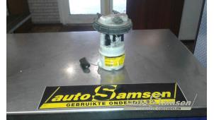 Gebruikte Tank element Pomp Renault Clio IV (5R) 0.9 Energy TCE 90 12V Prijs € 50,00 Margeregeling aangeboden door Auto Samsen B.V.