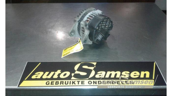 Gebruikte Dynamo Kia Carens II (FJ) 1.8i 16V Prijs € 50,00 Margeregeling aangeboden door Auto Samsen B.V.
