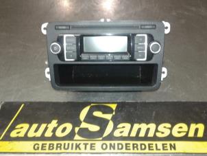 Gebruikte Radio CD Speler Volkswagen Polo V (6R) 1.2 12V BlueMotion Technology Prijs € 150,00 Margeregeling aangeboden door Auto Samsen B.V.