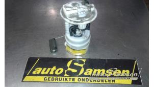 Gebruikte Tank element Pomp Renault Clio III Estate/Grandtour (KR) 1.2 16V TCE 100 Prijs € 50,00 Margeregeling aangeboden door Auto Samsen B.V.