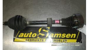 Gebruikte Aandrijfas links-voor Volkswagen New Beetle (9C1/9G1) 2.0 Prijs € 50,00 Margeregeling aangeboden door Auto Samsen B.V.