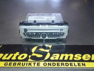 Gebruikte Radio CD Speler Renault Twingo II (CN) 1.5 dCi 90 FAP Prijs € 100,00 Margeregeling aangeboden door Auto Samsen B.V.