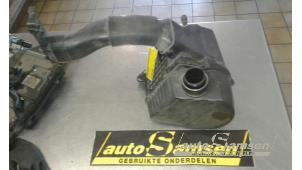 Gebruikte Luchtfilterhuis Audi A1 Sportback (8XA/8XF) 1.2 TFSI Prijs € 50,00 Margeregeling aangeboden door Auto Samsen B.V.