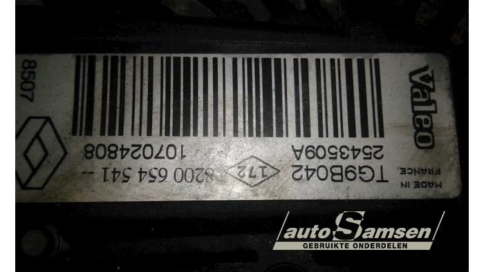 Dynamo van een Renault Clio III (BR/CR) 1.2 16V 75 2007