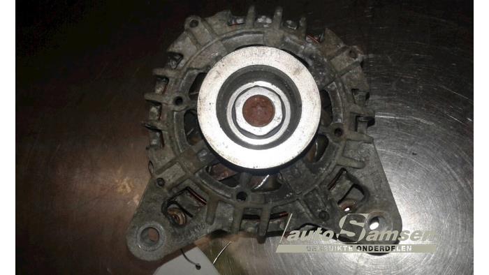 Dynamo van een Renault Clio III (BR/CR) 1.2 16V 75 2007