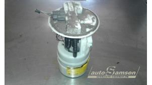 Gebruikte Tank element Pomp Renault Clio III (BR/CR) 1.2 16V 75 Prijs € 50,00 Margeregeling aangeboden door Auto Samsen B.V.