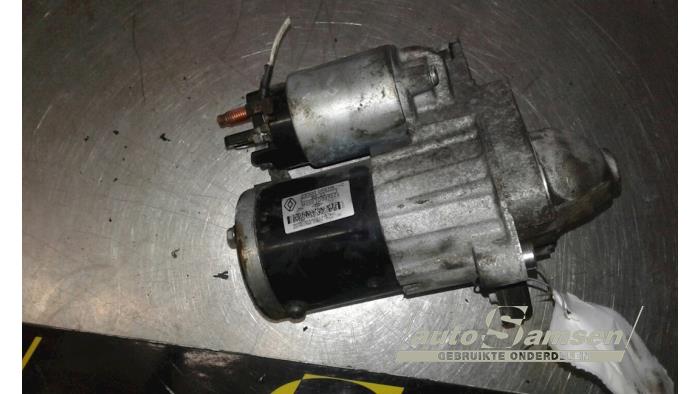 Startmotor van een Renault Clio IV (5R) 0.9 Energy TCE 90 12V 2016