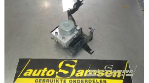 Gebruikte ABS Pomp Renault Clio IV (5R) 0.9 Energy TCE 90 12V Prijs € 125,00 Margeregeling aangeboden door Auto Samsen B.V.