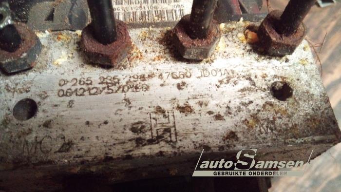 ABS Pomp van een Nissan Qashqai (J10) 2.0 16V 4x4 2007