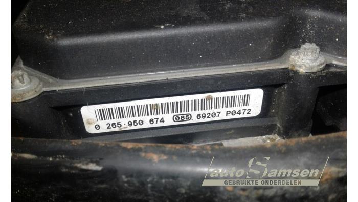 ABS Pomp van een Nissan Qashqai (J10) 2.0 16V 4x4 2007