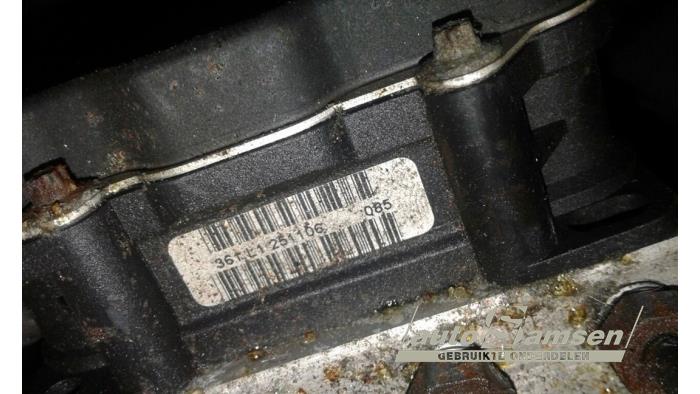 ABS Pomp van een Nissan Qashqai (J10) 2.0 16V 4x4 2007