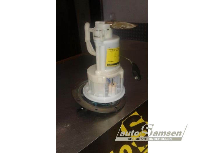 Gebruikte Tank element Pomp Kia Rio II (DE) 1.4 16V Prijs € 40,00 Margeregeling aangeboden door Auto Samsen B.V.