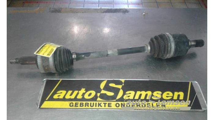 Gebruikte Aandrijfas links-voor Kia Sportage (SL) 2.0 CVVT 16V 4x2 Prijs € 100,00 Margeregeling aangeboden door Auto Samsen B.V.