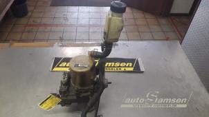 Gebruikte Stuurpomp Mazda 5 (CR19) 2.0i 16V Prijs € 75,00 Margeregeling aangeboden door Auto Samsen B.V.