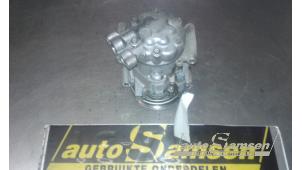 Gebruikte Aircopomp Renault Twingo II (CN) 1.2 16V Prijs € 50,00 Margeregeling aangeboden door Auto Samsen B.V.