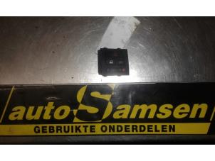 Gebruikte Gevarenlicht Schakelaar BMW 3 serie (E92) 335d 24V Prijs € 25,00 Margeregeling aangeboden door Auto Samsen B.V.