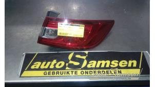 Gebruikte Achterlicht rechts Renault Clio IV (5R) 1.5 Energy dCi 90 FAP Prijs € 50,00 Margeregeling aangeboden door Auto Samsen B.V.
