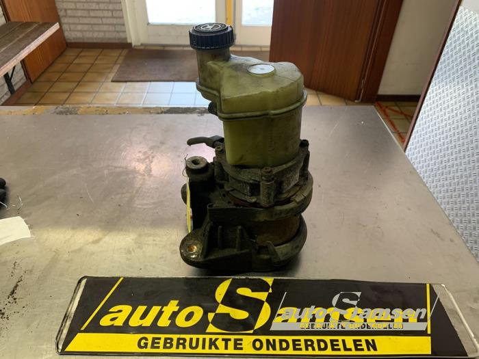 Gebruikte Pomp Servo Renault Kangoo (KC) 1.6 16V Prijs € 100,00 Margeregeling aangeboden door Auto Samsen B.V.