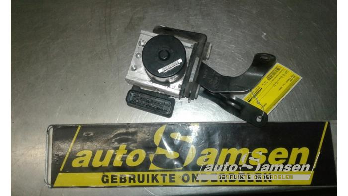 Gebruikte ABS Pomp Ford Fiesta 6 (JA8) 1.25 16V Prijs € 100,00 Margeregeling aangeboden door Auto Samsen B.V.