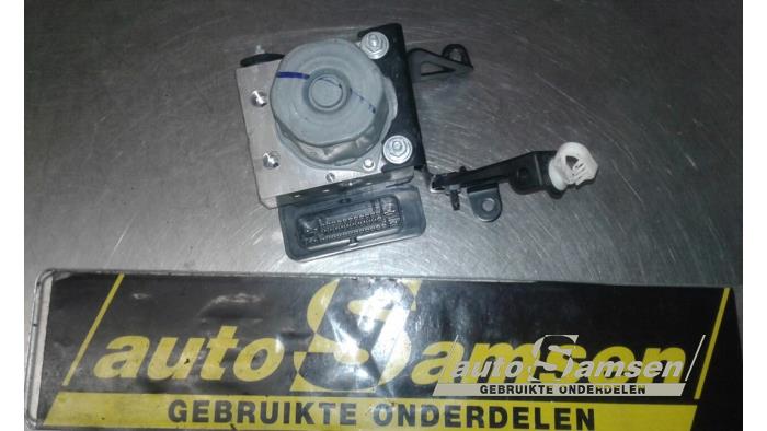 Gebruikte ABS Pomp Renault Twingo III (AH) 1.0 SCe 75 12V Prijs € 125,00 Margeregeling aangeboden door Auto Samsen B.V.