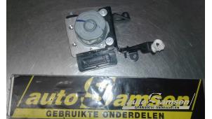 Gebruikte ABS Pomp Renault Twingo III (AH) 1.0 SCe 75 12V Prijs € 125,00 Margeregeling aangeboden door Auto Samsen B.V.