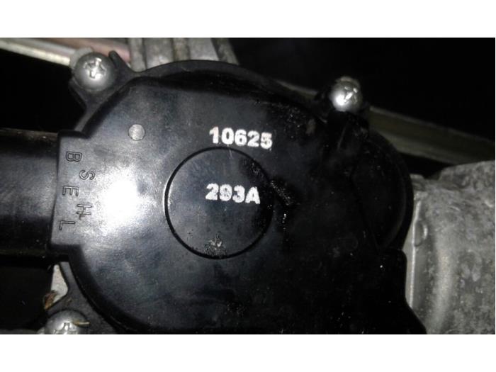 Ruitenwissermotor voor van een Nissan Micra (K13) 1.2 12V DIG-S 2012