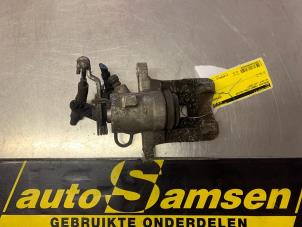 Gebruikte Remklauw (Tang) links-achter Volkswagen Golf V (1K1) 1.4 16V Prijs € 50,00 Margeregeling aangeboden door Auto Samsen B.V.