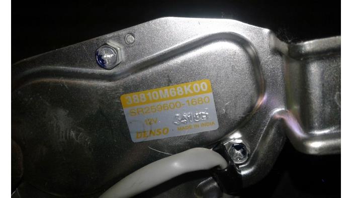 Ruitenwissermotor achter van een Suzuki Alto (GF) 1.0 12V 2015