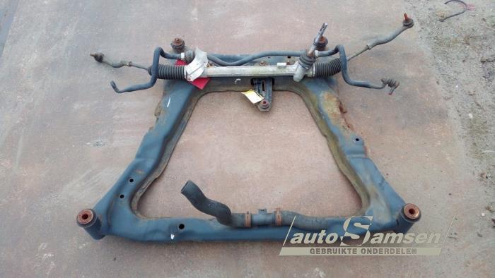 Gebruikte Subframe Nissan Qashqai (J10) 2.0 16V Prijs € 250,00 Margeregeling aangeboden door Auto Samsen B.V.
