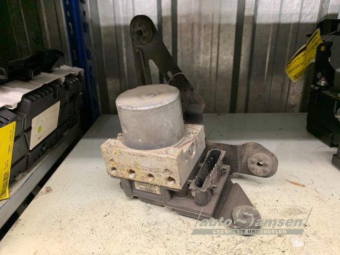 Gebruikte ABS Pomp Renault Megane Prijs € 30,00 Margeregeling aangeboden door Auto Samsen B.V.