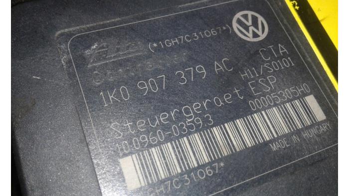 ABS Pomp van een Volkswagen Eos (1F7/F8) 2.0 FSI 16V 2007