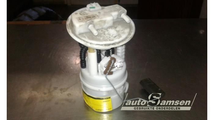 Gebruikte Tank element Pomp Renault Clio IV Estate/Grandtour (7R) 0.9 Energy TCE 12V Prijs € 75,00 Margeregeling aangeboden door Auto Samsen B.V.