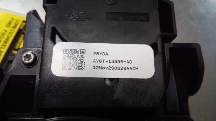Combischakelaar Stuurkolom van een Ford Focus 3 Wagon 1.6 TDCi ECOnetic 2013