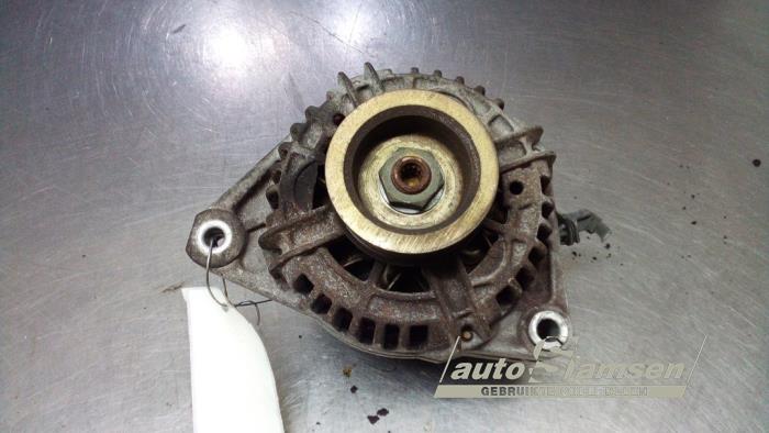 Dynamo van een Honda Accord (CH) 1.8i 16V S,LS 2000