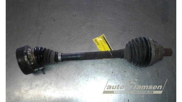 Gebruikte Aandrijfas links-voor Volkswagen Passat Variant (3C5) 1.6 TDI 16V Bluemotion Prijs € 40,00 Margeregeling aangeboden door Auto Samsen B.V.