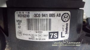 Gebruikte Koplamp links Volkswagen Passat Variant (3C5) 1.6 TDI 16V Bluemotion Prijs € 100,00 Margeregeling aangeboden door Auto Samsen B.V.