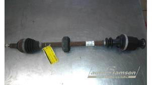 Gebruikte Aandrijfas rechts-voor Renault Twingo II (CN) 1.2 16V Prijs € 40,00 Margeregeling aangeboden door Auto Samsen B.V.