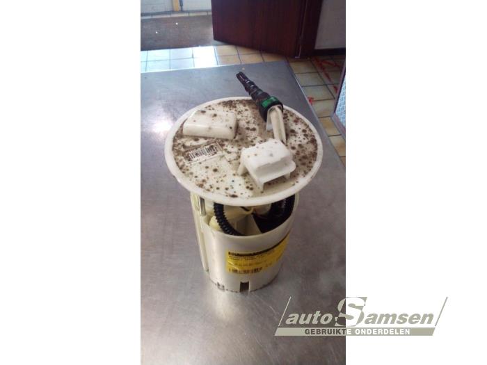 Gebruikte Tank element Pomp Renault Twingo III (AH) 1.0 SCe 70 12V Prijs € 75,00 Margeregeling aangeboden door Auto Samsen B.V.