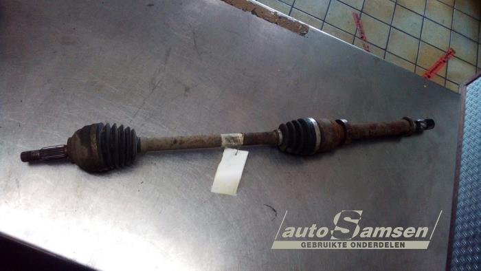 Gebruikte Aandrijfas rechts-voor Renault Clio III (BR/CR) 1.2 16V TCe 100 Prijs € 50,00 Margeregeling aangeboden door Auto Samsen B.V.