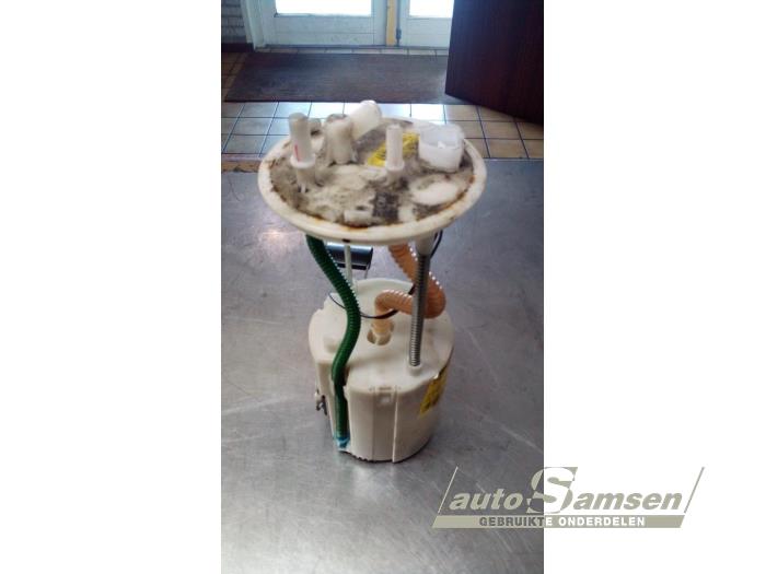 Gebruikte Tank element Pomp Kia Sportage (SL) 1.7 CRDi 16V 4x2 Prijs € 100,00 Margeregeling aangeboden door Auto Samsen B.V.
