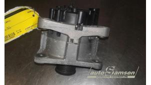 Gebruikte Alternator Renault Twingo II (CN) 1.2 16V Prijs € 40,00 Margeregeling aangeboden door Auto Samsen B.V.