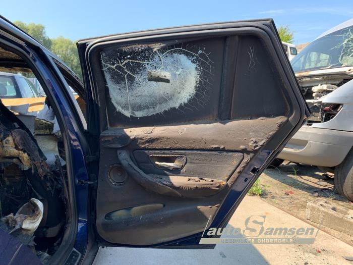 Portier 4Deurs rechts-achter van een BMW 3 serie Touring (F31) 320d 2.0 16V EfficientDynamicsEdition 2016