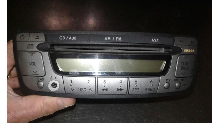 Radio CD Speler van een Toyota Aygo (B10) 1.0 12V VVT-i 2007