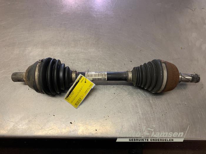 Gebruikte Aandrijfas links-voor Volvo V70 (BW) 2.0 D3 20V Prijs € 125,00 Margeregeling aangeboden door Auto Samsen B.V.