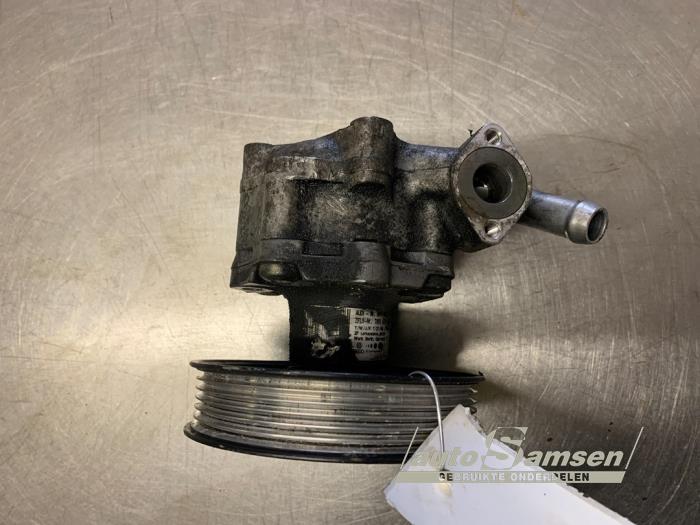 Stuurbekrachtiging Pomp van een Audi A4 Avant (B8) 2.0 TDI 16V 2008