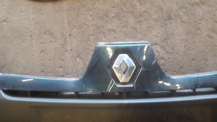 Voorbumper van een Renault Clio II (BB/CB) 1.4 16V 2004
