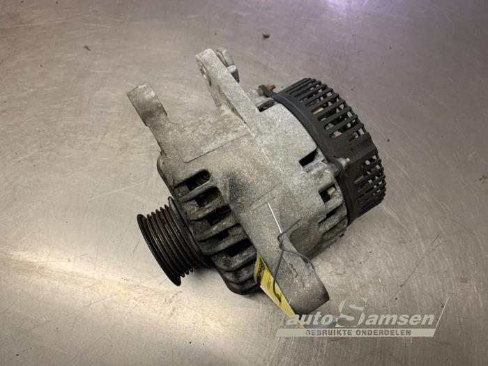 Dynamo van een Toyota Corolla Verso (R10/11) 1.6 16V VVT-i 2008