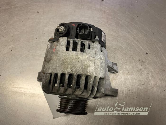 Dynamo van een Toyota Corolla Verso (R10/11) 1.6 16V VVT-i 2008