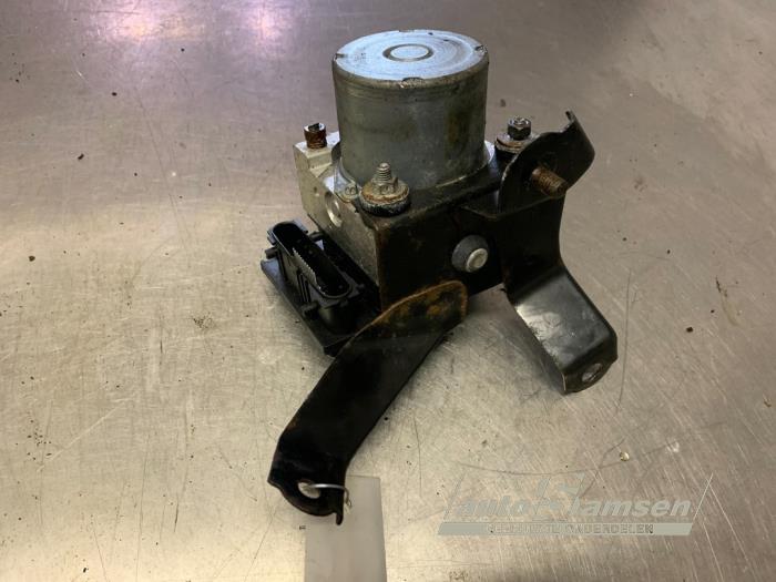 ABS Pomp van een Toyota Corolla Verso (R10/11) 1.6 16V VVT-i 2008