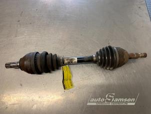 Gebruikte Aandrijfas links-voor Opel Zafira (M75) 1.8 16V Ecotec Prijs € 75,00 Margeregeling aangeboden door Auto Samsen B.V.